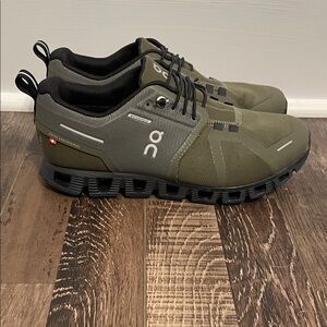 On Running Clouds olive green shoes size women’s size 7.5
